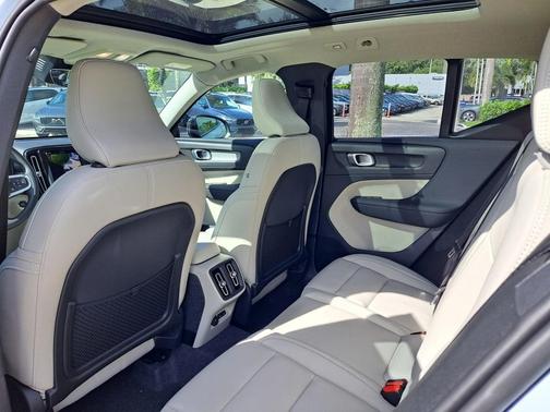 2026 Volvo XC40 B5 Plus