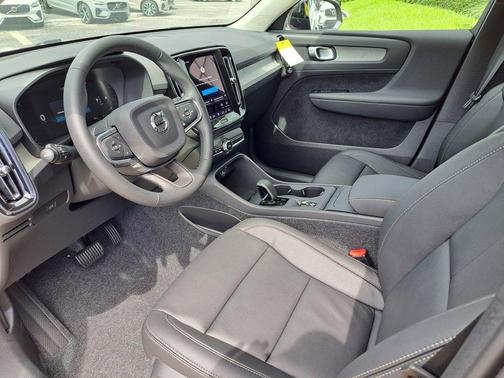 2026 Volvo XC40 PLUS