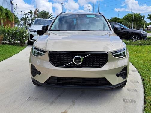 2026 Volvo XC40 PLUS