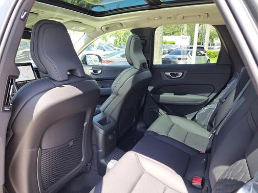 2026 Volvo XC60 CORE
