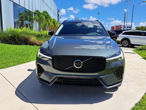 Forest Green 2026 Volvo XC60 Plug-In Hybrid T8 Core