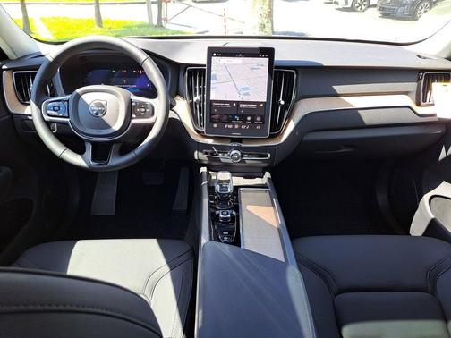 2026 Volvo XC60 CORE