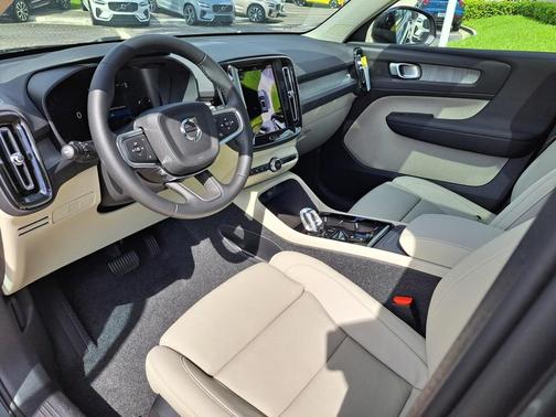 2026 Volvo XC40 PLUS