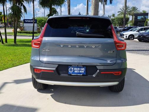 2023 Volvo XC40 B5 Plus Bright Theme