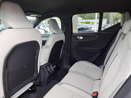 2025 Volvo EX40 Single Motor Extended Range Core