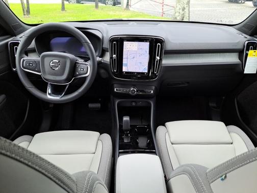 2025 Volvo EX40 Single Motor Extended Range Core
