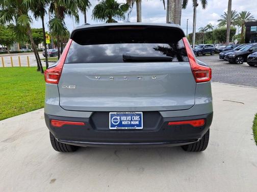 2025 Volvo EX40 Single Motor Extended Range Core