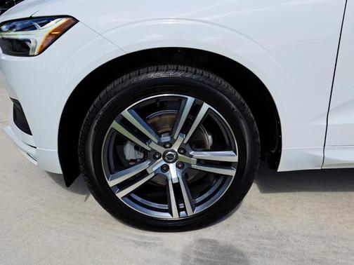 2021 Volvo XC60 T5 Momentum