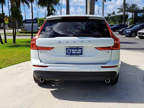 2021 Volvo XC60 T5 Momentum