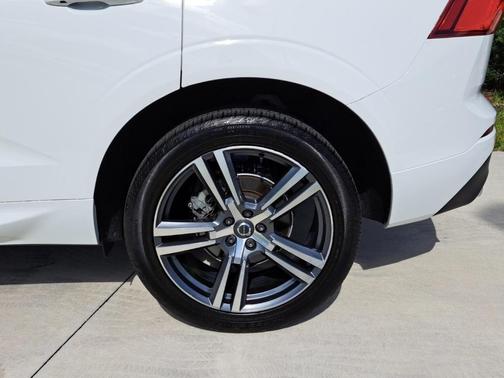 2021 Volvo XC60 T5 Momentum