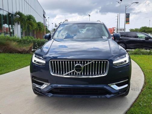 2023 Volvo XC90 B5 Plus