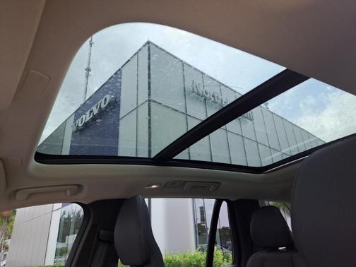 2023 Volvo XC90 B5 Plus