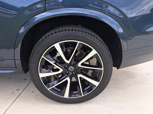 2023 Volvo XC90 B5 Plus