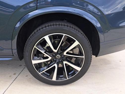 2023 Volvo XC90 B5 Plus