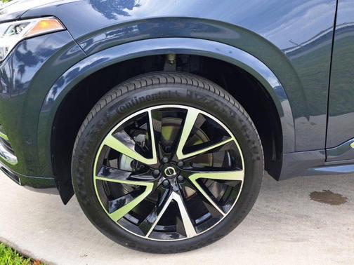 2023 Volvo XC90 B5 Plus