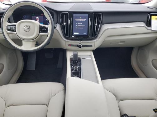 2025 Volvo XC60 B5 Plus