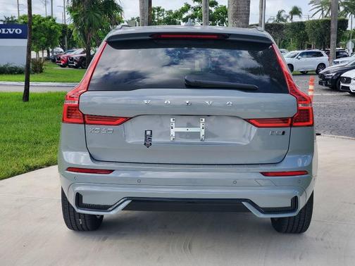 2025 Volvo XC60 B5 Plus
