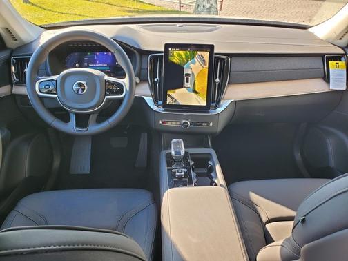 2025 Volvo XC90 Plug-In Hybrid T8 Plus 7-Seater