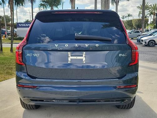 2026 Volvo XC90 B6 Ultra Dark Theme 7-Seater