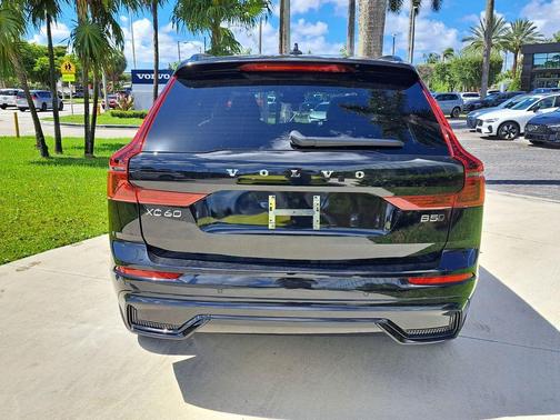 Onyx Black Metallic 2026 Volvo XC60 B5 Core