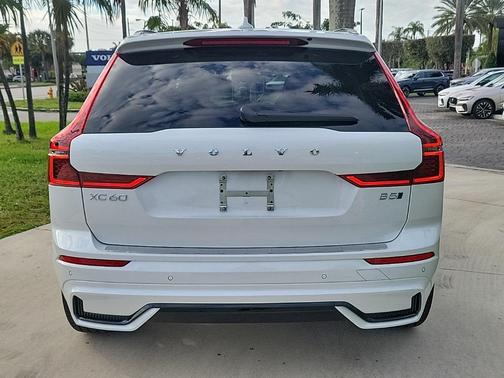2026 Volvo XC60 B5 Ultra