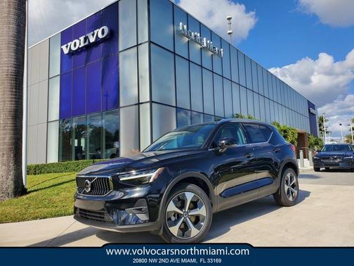 2025 Volvo XC40 B5 Plus Bright Theme
