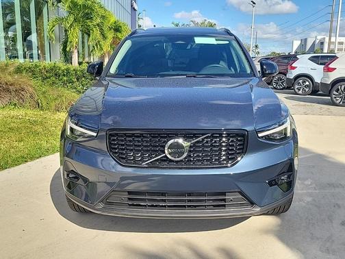2026 Volvo XC40 B4 Plus