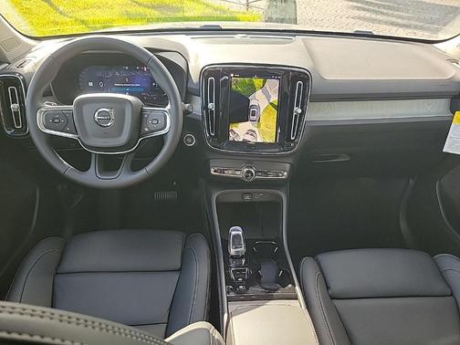 2026 Volvo XC40 B4 Plus