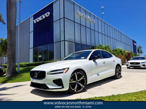 2024 Volvo S60 B5 Plus Dark Theme
