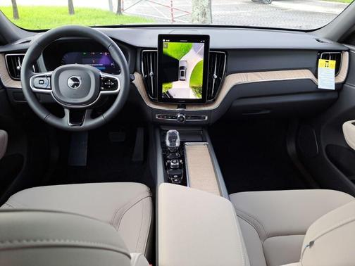 2026 Volvo XC60 B5 Plus