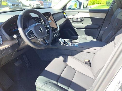 2026 Volvo XC90 B5 Core