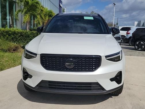 2026 Volvo XC40 B5 Ultra Black Edition