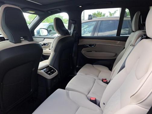 2025 Volvo XC90 Plug-In Hybrid T8 Plus 7-Seater