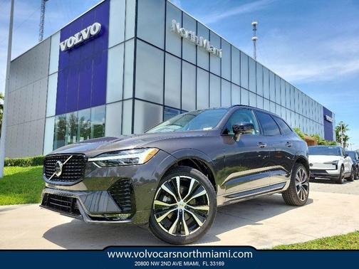 Platinum Gray Metallic 2024 Volvo XC60 B5 Plus Dark Theme