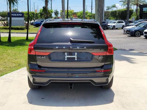Platinum Gray Metallic 2024 Volvo XC60 B5 Plus Dark Theme
