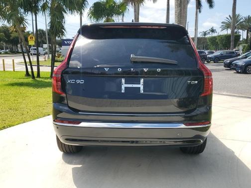 2025 Volvo XC90 Plug-In Hybrid T8 Plus 7-Seater