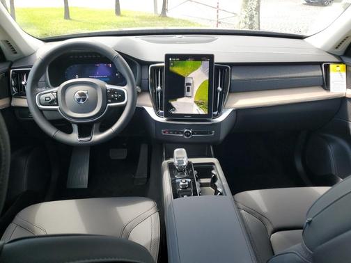 2025 Volvo XC90 Plug-In Hybrid T8 Plus 7-Seater