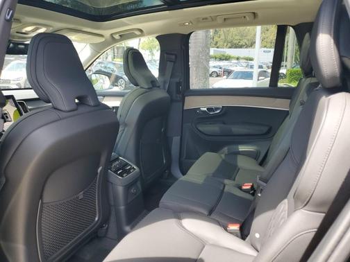2025 Volvo XC90 Plug-In Hybrid T8 Plus 7-Seater