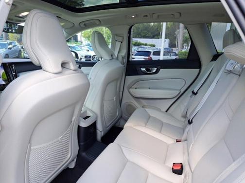 2025 Volvo XC60 Plug-In Hybrid T8 Ultra