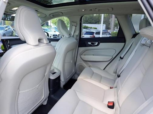 2025 Volvo XC60 Plug-In Hybrid T8 Ultra