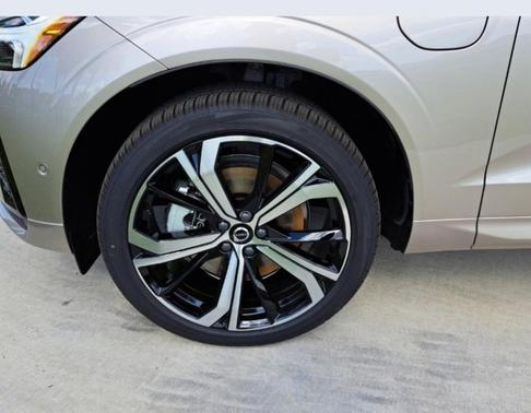 2025 Volvo XC60 Plug-In Hybrid T8 Ultra