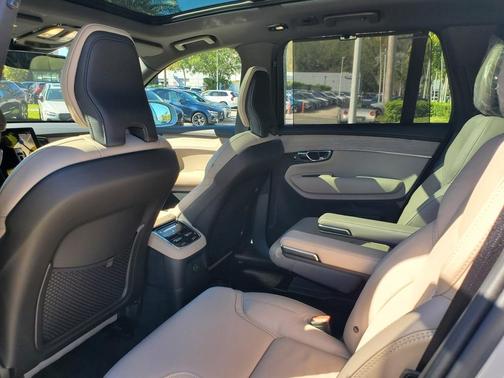2025 Volvo XC90 Plug-In Hybrid T8 Plus 6-Seater