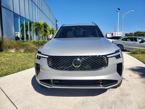 2025 Volvo XC90 Plug-In Hybrid T8 Plus 6-Seater