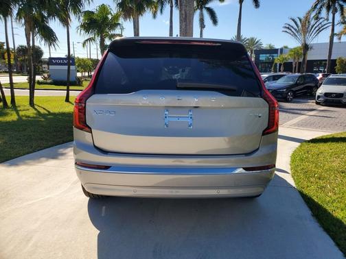 2025 Volvo XC90 Plug-In Hybrid T8 Plus 6-Seater