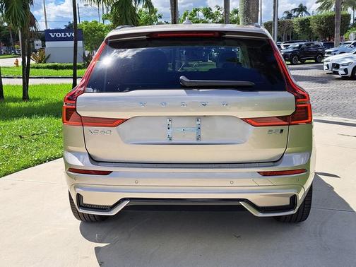 2026 Volvo XC60 B5 Ultra