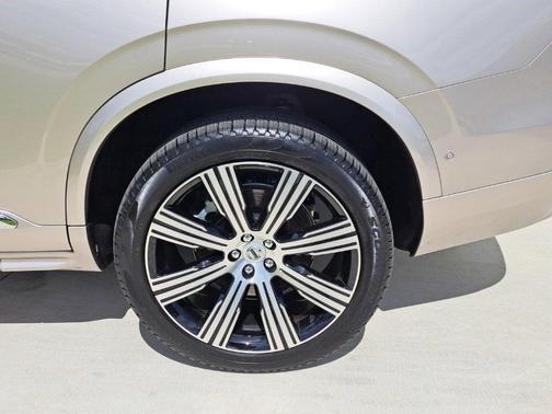 2024 Volvo XC90 Recharge Plug-In Hybrid T8 Ultimate Bright Theme 7-Seater