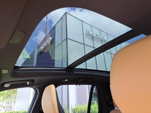2024 Volvo XC90 Recharge Plug-In Hybrid T8 Ultimate Bright Theme 7-Seater