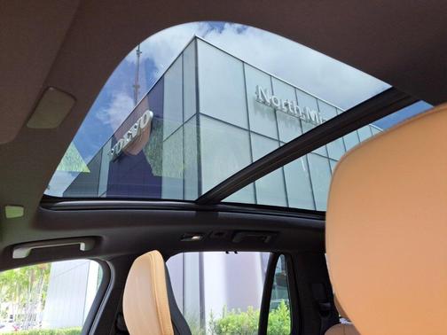 2024 Volvo XC90 Recharge Plug-In Hybrid T8 Ultimate Bright Theme 7-Seater