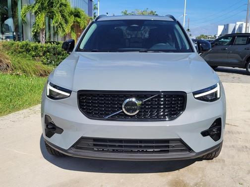 2026 Volvo XC40 B5 Ultra