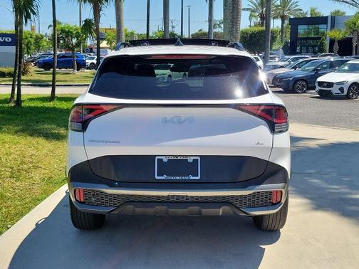 Glacial White Pearl 2023 Kia Sportage X-Line